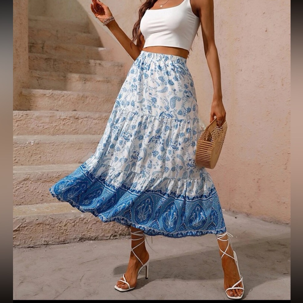 Flower ruffle hem skirt size M